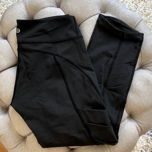 BLACK CROP LULULEMON LEGGINGS